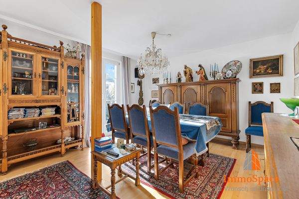 Blick in den Wohn- und Essbereich im Erdgeschoss