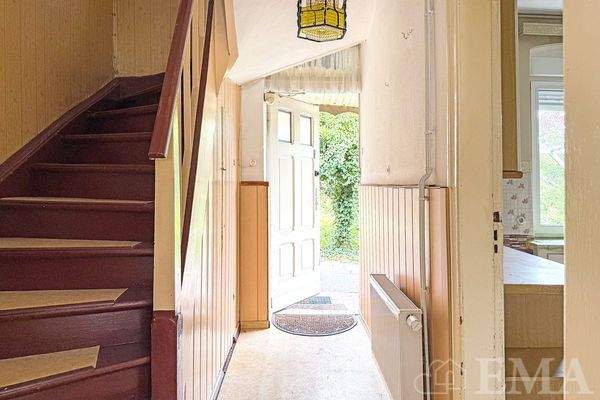 Flur mit Treppe ins Dachgeschoss