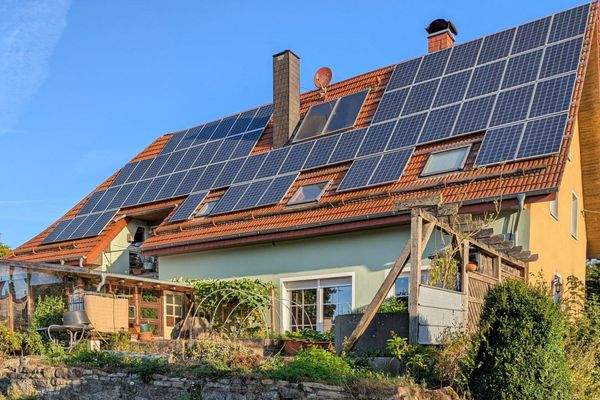 Solar- und Voltaikanlage