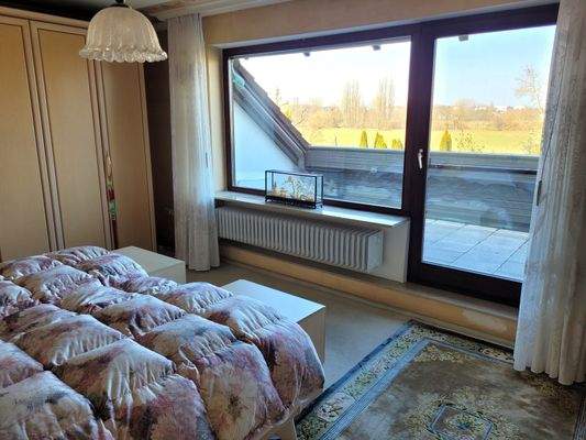 das Elternschlafzimmer mit Dachloggia und traumhaftem Ausblick