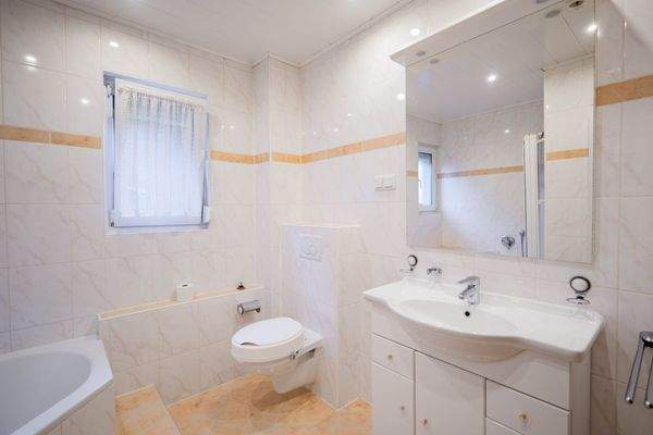 Bad EG vorderes Haus