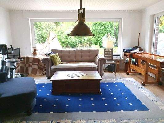 Wohnbereich mit viel Licht