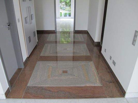 Eingangsdiele mit Granitboden