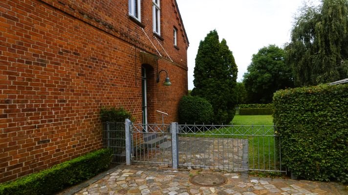 Gutshaus, Seiteneingang Einliegerwohnung, rechts