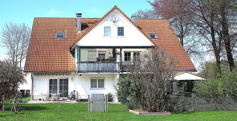 Rückansicht - die Wohnung ist links 1+ 2 Etage