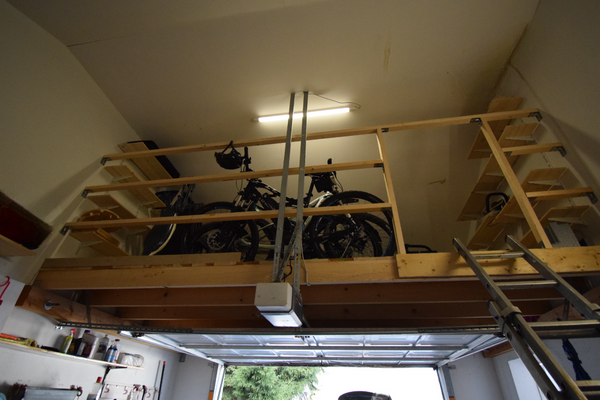 Stauraum oben in Garage.png