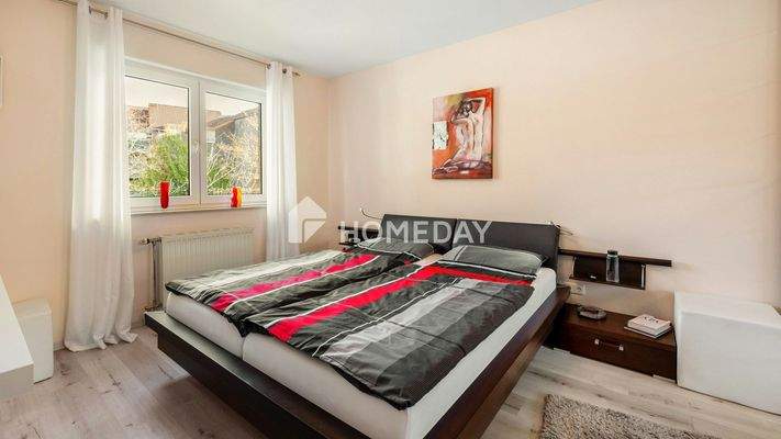 1. OG Schlafzimmer 1