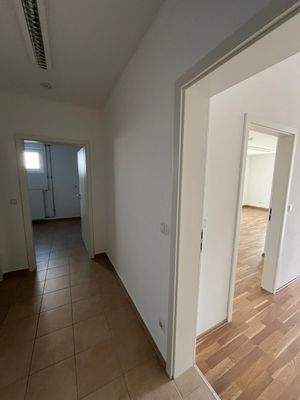 Flur mit Zimmerblick