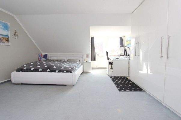 Schlafzimmer (teilbar)