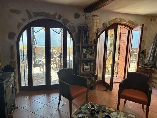 Ostkreta, Pappagiannades: Traditionelles Steinhaus mit großem Garten voller Olivenbäume zu verkaufen