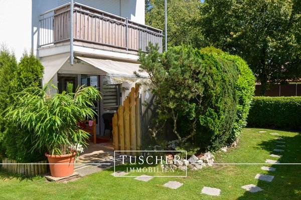 Westansicht mit Blick auf Terrasse & Garten