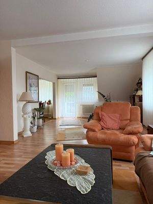 Großzügiges Wohnzimmer im OG