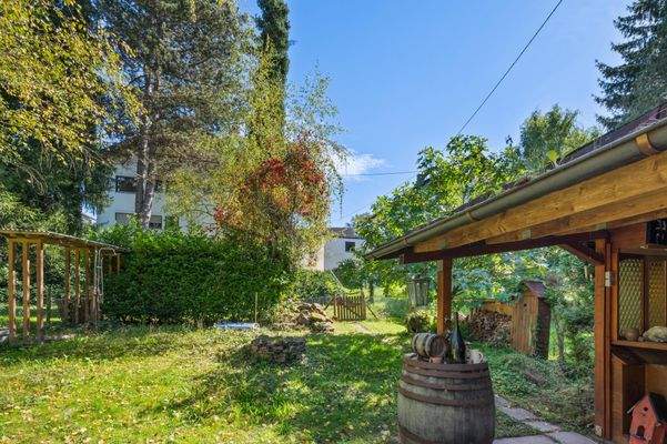 Gartenlaube mit Wasser- und Elektroanschluss