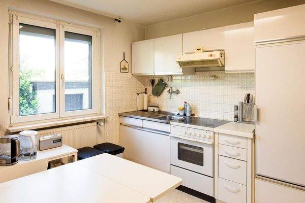 Die helle Einbauküche