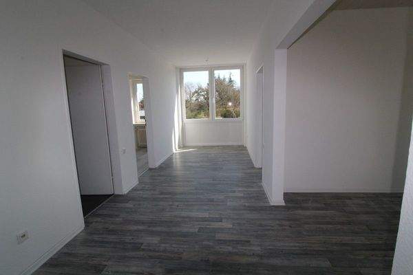 offener Flur mit Essbereich