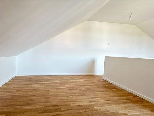 Teilbereich Dachstudio mit Fb-Heizung und Eichenparkett