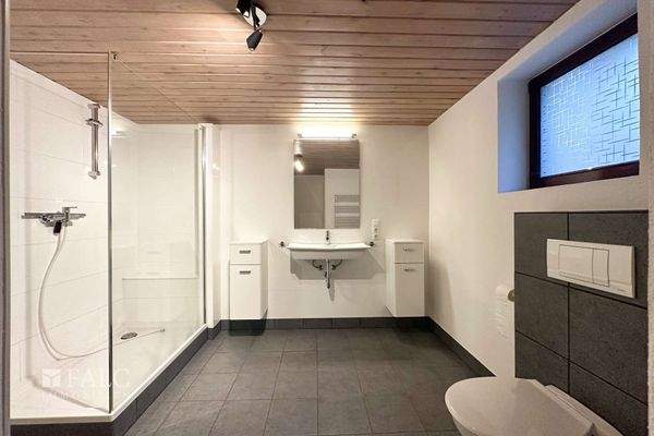 Badezimmer im Untergeschoss