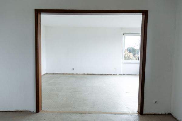 Blick vom Esszimmer ins Wohnzimmer