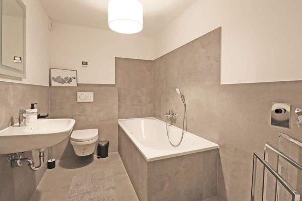 Wannenbad im Hochparterre 