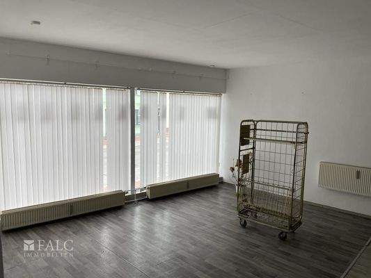 Straßenseite EG Vorderhaus