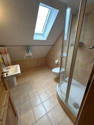 Bad im OG  (ein Bad im EG und ein Bad im OG)