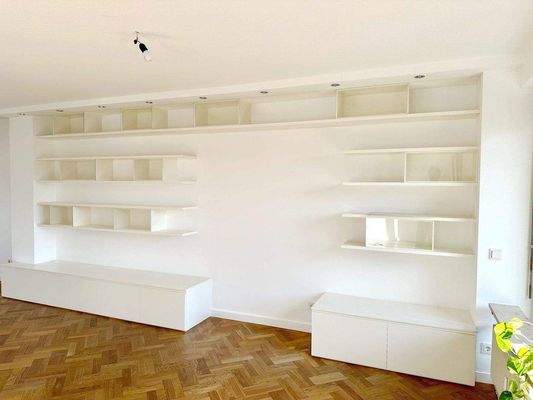 Wohnzimmer mit Bücherregal 3