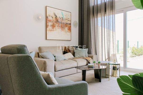 Elegant Semi-Detached Golf Villas with Pools in Algorfa