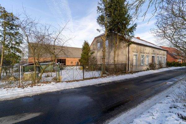 Auffahrt zum Grundstück