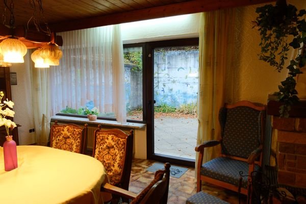 Blick vom Esszimmer im OG auf die Terrasse