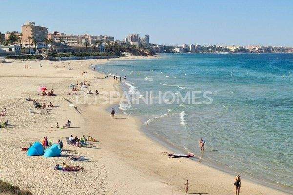 Spacious Detached Houses with Pool in Pinar de Campoverde