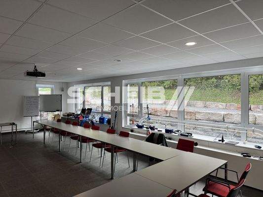 hell durch viele Fenster