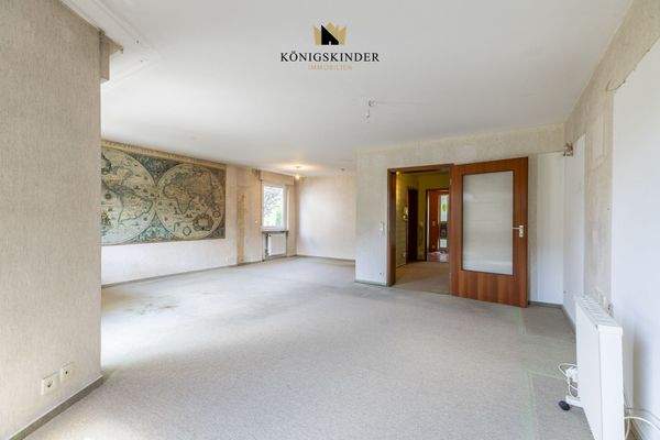 Lichtdurchflutetes Wohnzimmer