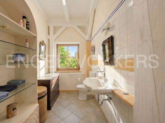 Bad 02 zu Schlafzimmer 02 EG