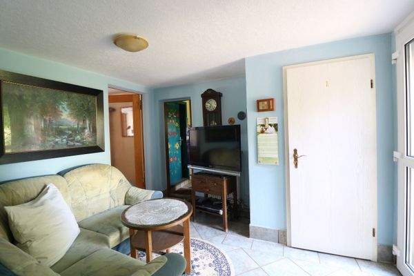 Flur mit Ausgang zum Grundstück