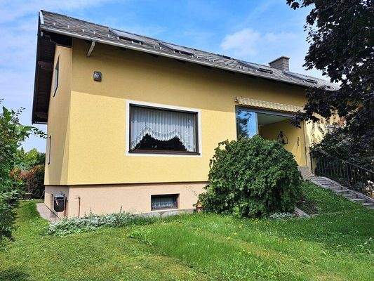 nochmals das schmucke Haus vom Garten aus