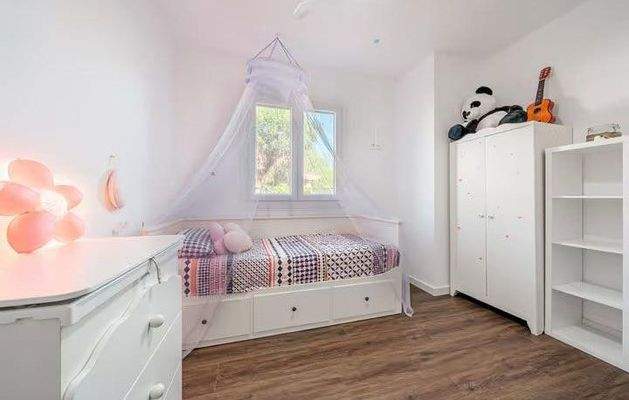 Villa mit Touristenlizenz in Meeresnähe zum Verkauf in Bahía Grande, Mallorca