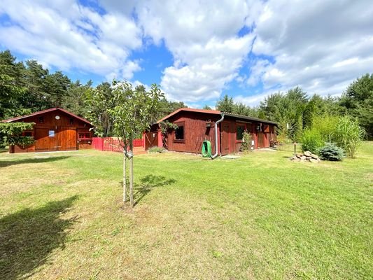 große Garage nebst Stallgebäude