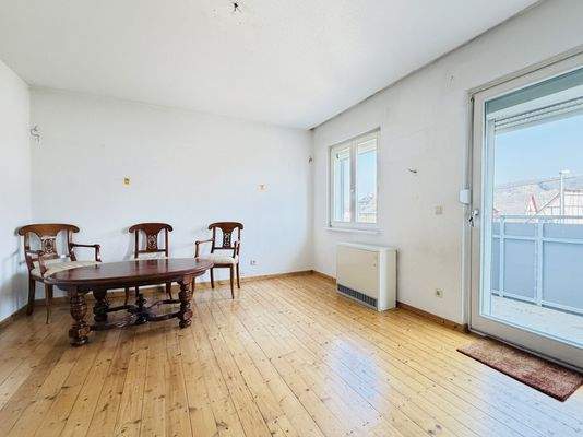 Einheit Obergeschoss Wohnzimmer mit Zugang zum Balkon