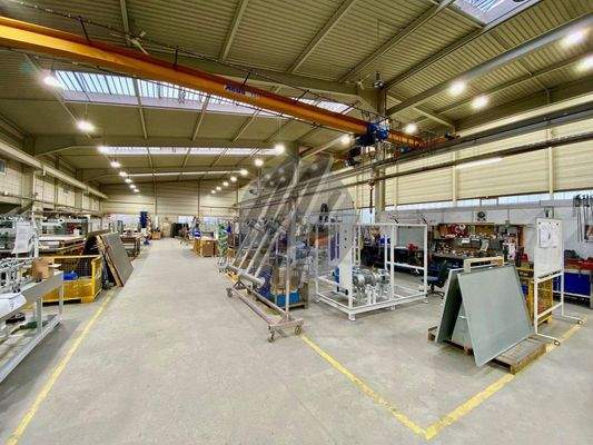 INFOS UNTER: 06171-586000