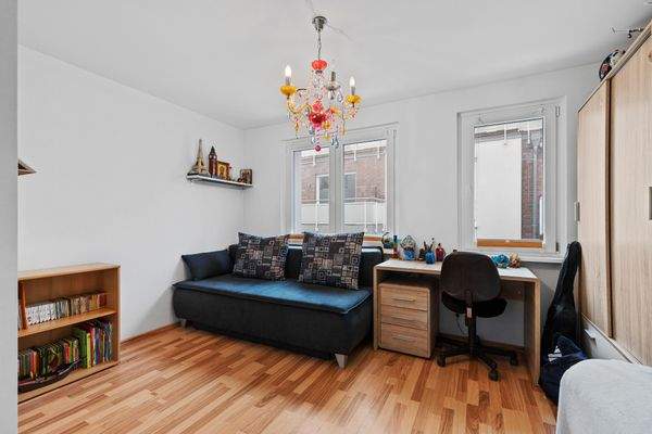 ..... großzügiges Zimmer zur vielseitigen Verwendung.