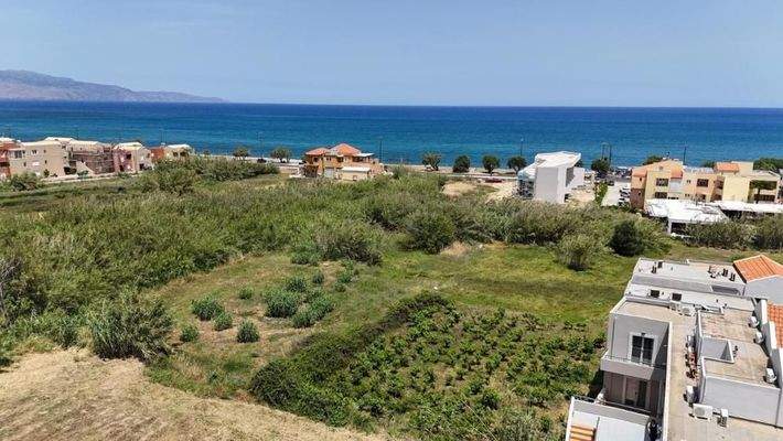 Kreta - Grundstück mit Baugenehmigung für 2 Residenzen in zweiter Linie vom Strand von Maleme zu verkaufen