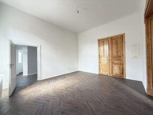 Raum 2 mit Zugang Teeküche, WC + WC mit Dusche