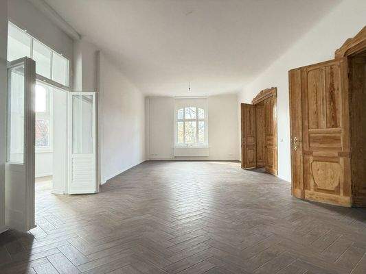 "Wintergarten"-Zi. m. Zugang Raum 4, Teeküche + WC