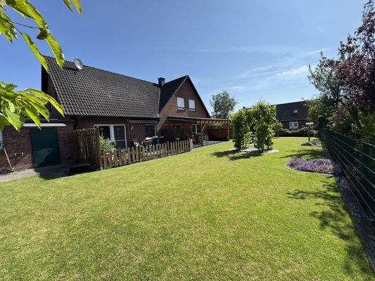 Blick vom Garten auf die ELW