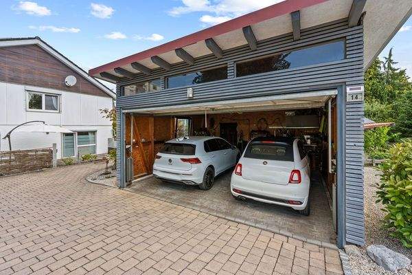 Großzügige Doppelgarage 