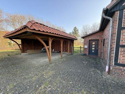 Carport und Eingang 2