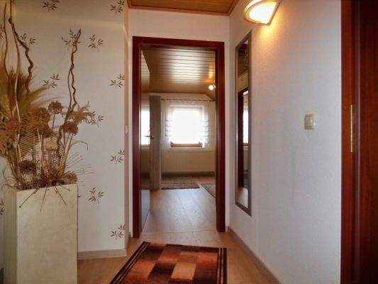 OG - Flur Blick Zimmer 4