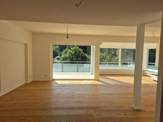 Wohn- und Essbereich, von der Küche aus gesehen