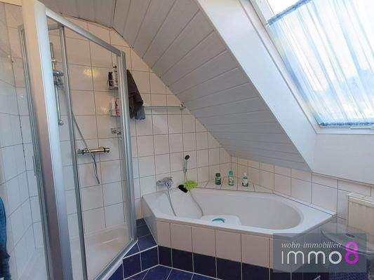 helles Bad im Obergeschoß