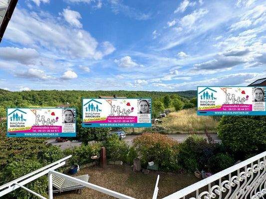 mit Balkon - toller Fernblick